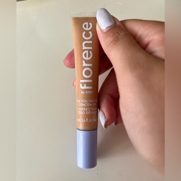 BRAND NEW Florence by Mills Concealer - Picture 1 of 4